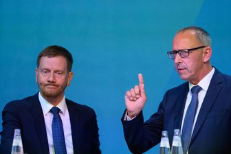 „Es liegt alleine an der AfD, sich von Personen und Inhalten zu trennen“: Wie Sachsens CDU auf einen „offenen Brief“ reagiert - Vor einem halben Jahr noch Spitzenkandidaten, jetzt immer noch Ministerpräsident und Oppositionsführer: Sachsens CDU-Chef Michael Kretschmer (links) und sein AfD-Amtskollege Jörg Urban.
