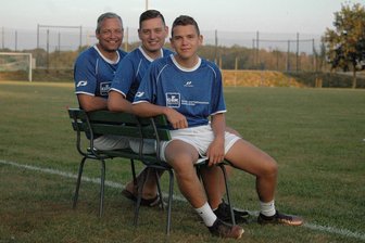 Es müllert nicht nur beim FC Bayern: Fußballer des SV Union Milkau läuft gemeinsam mit seinen Söhnen auf - Als Familientrio wieder in der Startelf bei Union Milkau? Carsten Müller sowie seine Söhne Raphael und Lukas (v. l.) spielten im Kreisliga-Team der Unioner am vergangenen Sonntag alle erstmals gemeinsam von Beginn. Der Papa würde aber freiwillig wieder auf der Bank Platz nehmen.