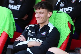 „Es war zum Vergessen“: Wie Aue-Profi Omar Sijaric sich nach etlichen Rückschlägen zurückgekämpft hat - Omar Sijaric hat in der laufenden Saison acht Scorerpunkte gesammelt. In den verbleibenden Saisonspielen will er noch richtig Gas geben für den FC Erzgebirge. Ob er dann seinen auslaufenden Vertrag verlängert?