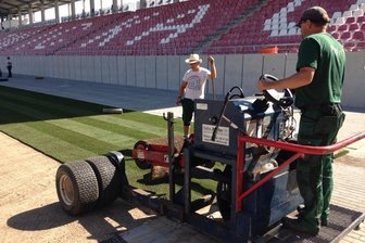 Es wird grün: Rollrasen für das Zwickauer Stadion -