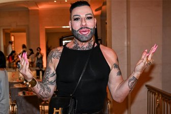 Es wird pompö(ö)s: Harald Glööckler lädt sächsische Blaublütler ein - Der Designer Harald Glööckler feiert in Berlin sein 30-jähriges Showjubiläum.