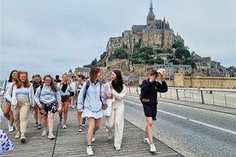 Essgewohnheiten in der Heimat von Obelix bringen Zschopauer Gymnasiasten zum Staunen - Sowohl von außen als auch von innen bot die Abtei Mont-Saint-Michel den Zschopauer Gymnasiasten viele interessante Anblicke.