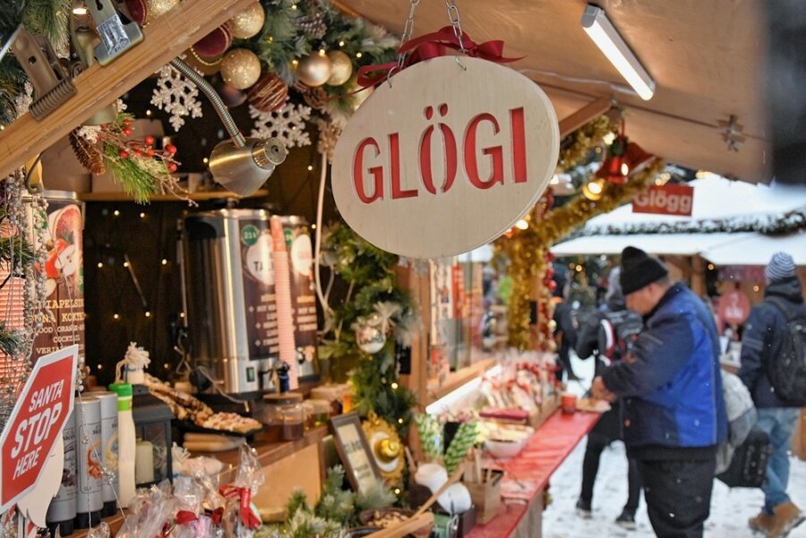 Estland: Glögi, Gin und Marzipan - Wärmt Hände und Herz: Glögi gibt es überall auf den estnischen Weihnachtsmärkten - reichlich und in vielen Varianten.