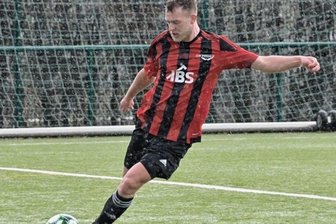 ESV Lok beweist gegen Thalheim Köpfchen - Jonathan Oelschlegel erzielte am Sonntag nicht nur den 1:1-Ausgleich, sondern bereitete mit einem präzisen Eckball auch die zwischenzeitliche 3:2-Führung der Zwickauer vor. 