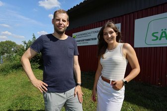 ESV Lok Zwickau: Neue Geschäftsführerin kommt aus den eigenen Reihen - Der bisherige Lok-Geschäftsführer Daniel Fugmann und seine Nachfolgerin Alexandra Ade an der Zwickauer Plaste-Rennschlittenbahn.