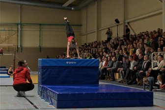 ESV Lok Zwickau: Turnnachwuchs begeistert mit Weihnachtsshow - Das Weihnachtsschauturnen des ESV Lok Zwickau sorgte für volle Ränge in der Sporthalle Mosel.