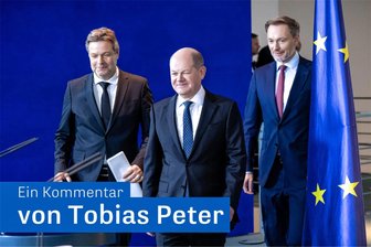Etateinigung: Ampel setzt klar Prioritäten - Der Sparplan ist fertig: Robert Habeck (l-r, Bündnis 90/Die Grünen), Bundesminister für Wirtschaft und Klimaschutz, Bundeskanzler Olaf Scholz (SPD) und Christian Lindner (FDP), Finanzminister, geben ein Pressestatement zur Einigung für den Bundeshaushalt 2024 im Bundeskanzleramt.