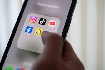 Ethikrat gegen pauschales Mindestalter bei sozialen Medien - Apps für soziale Medien haben sehr unterschiedliche Funktionen. (Illustration)