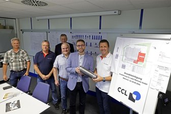 Etikettenhersteller CCL investiert in Meerane 10 Millionen Euro in die Erweiterung - Der Grundstein für den Anbau bei CCL Label Meerane ist gelegt worden. Für zehn Millionen Euro entsteht eine neue Halle.