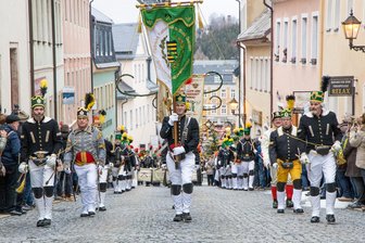 Etwa 20.000 Besucher bei großer Bergparade - Etwa 1100 Trachtenträger präsentierten bei der Parade bergmännisches Brauchtum.