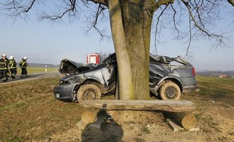 Bei einem schweren Unfall ist am Samstagmorgen ein 29-Jähriger lebensbedrohlich verletzt worden.