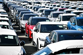 EU-Abgeordnete stimmen Umsetzung des US-Zolldeals zu - Deutschland exportierte viele Autos in die USA. (Archivbild)