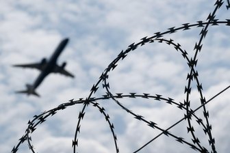 EU ebnet Weg für Abschiebezentren - Die EU hat sich weitgehend auf die neue Rückführungsverordnung geeinigt. (Symbolbild)