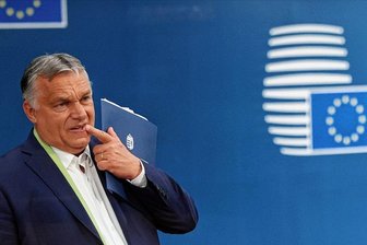 EU einigt sich: Gelder für Ungarn werden eingefroren - Der ungarische Ministerpräsident Viktor Orbán muss wegen Rechtsstaatsverstößen seines Landes auf die Freigabe von EU-Milliarden warten. Er gab aber seine Blockade zweier Projekte auf.