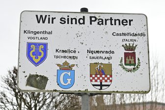 EU fördert grenzüberschreitende Veranstaltungen im Vogtland: Vereinfachte Anträge öffnen neue Türen - Klingenthal hat drei Partnerstädte. Seit 55 Jahren gibt es die Partnerschaft mit Kraslice.