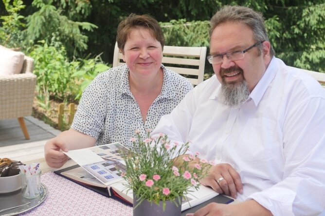 EU-Geld sorgt für Leben in der Region - Yvonne Franke-Wegner und Dirk Wegner wohnen im ehemaligen und sanierten Bahnhof.
