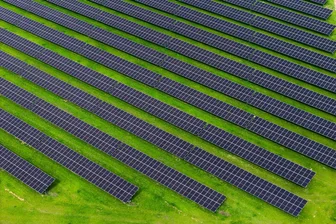 EU-Kommission will mehr Schulden für Energiewende erlauben - Mit dem Vorstoß will die EU-Kommission mehr Investitionen in die Energiewende ermöglichen. (Archivbild)