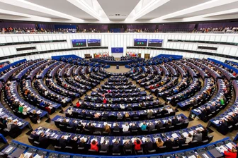 EU-Parlament stimmt Abschiebezentren in Drittstaaten zu - Grünes Licht vom EU-Parlament für "Return Hubs" außerhalb Europas. (Archivbild)