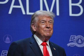 EU und Wirtschaft kritisieren Trumps neue Zollpläne - Trump will die Zölle auf europäische Fahrzeuge deutlich erhöhen.