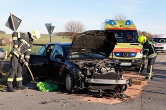 Euba: Vollsperrung nach Unfall auf Augustusburger Straße - Die Augustusburger Straße wurde zur Unfallaufname voll gesperrt.