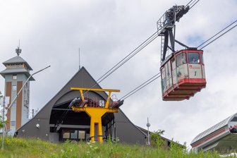 „Euch soll immer bewusst sein, welche Verantwortung ihr tragt“ – Verkauf von Schwebebahn und Skigebiet am Fichtelberg - Mit den Liftanlagen wird auch die berühmte Fichtelberg-Schwebebahn verkauft.