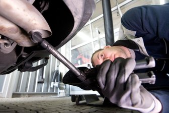 EuGH-Urteil zu Diesel: Was betroffene Autofahrer jetzt wissen müssen - Thermofenster, die bei üblichen  Temperaturen die Abgasreinigung bei Diesel-Fahrzeugen ausschalten, sind illegal. Das hat der Europäische Gerichtshof entschieden. 