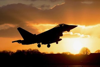 Eurofighter am Vogtlandhimmel sorgen für neue Fragen - Ein Kampfflugzeug vom Typ Eurofighter Typhoon der Luftwaffe startet. Dieses Foto entstand auf einem Stützpunkt der Luftwaffe und nicht im Vogtland.