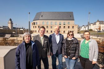 Europa, Katzenvideos und Populismus im Klassenzimmer: Uni für alle startet in Plauen - Die Köpfe hinter der „Bürger:innenakademie“ (von links): Diana Zierold, Steffen Schönicke, Lutz Neumann, Theresia Schumann und Jana Jestädt.