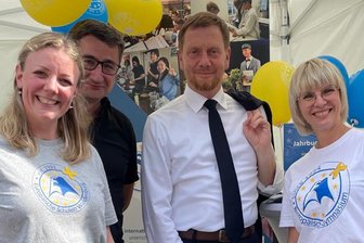 Europäische Schulen Waldenburg bei „Fête de l´Europe“ dabei - Der sächsische Ministerpräsident Michael Kretschmer besuchte den Stand der Europäischen Schulen Waldenburg bei der „Fête de l´Europe“ in Dresden.