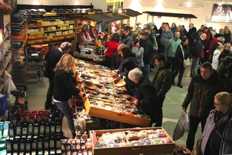 Europäischer Bauernmarkt in Plauen beendet: So fällt das Fazit aus - Jeden Tag volles Haus auf dem Europäischen Bauernmarkt.