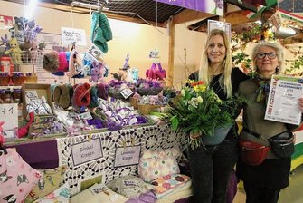 Europäischer Bauernmarkt in Plauen: Die Besucher haben den schönsten Stand gekürt - Der Lavendelstand von Klara und Klara Horvath (Mutter und Tochter) hat dem Publikum am besten gefallen. Dafür gab es den ersten Platz.