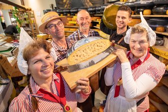 Europäischer Bauernmarkt in Plauen feiert 30-Jähriges: Veranstalter nennen erste Details - Mit Käsespezialitäten sind auch in diesem Jahr wieder die Holländer dabei. Für den Europäischen Bauernmarkt haben sie eine Sonderedition kreiert.