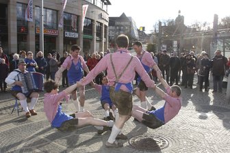 Europäischer Bauernmarkt in Plauen stimmungsvoll eingeläutet - 