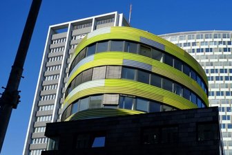 Europaweite Beschwerden gegen Finanzwerbung bei Google & Co. - Verbraucher könnten dadurch Opfer von Betrugsmaschen werden, warnte der vzbv. (Symbolbild)