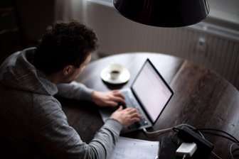 Europol warnt: Wer illegal streamt, geht hohes Risiko ein - Nicht nur rechtlich heikel, sondern auch mögliches Einfallstor für Datenklau: illegale Streaming-Angebote.