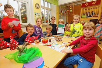 Evangelische Kita Niederalbertsdorf gewinnt Natur-Erlebnistag - Die Mädchen und Jungen in der Niederalbertsdorfer Kindertagesstätte freuen sich über ihren Erfolg in einem AOK-Wettbewerb.