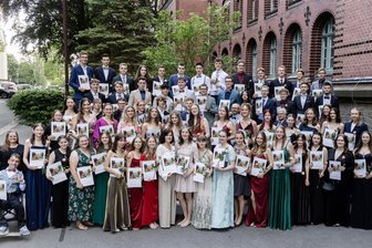 Evangelische Schulgemeinschaft Erzgebirge: Das sind die Abiturienten 2024 - Der Abiturjahrgang 2024 der Evangelischen Schulgemeinschaft Erzgebirge in Annaberg-Buchholz.