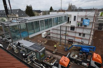 Evangelisches Schulzentrum erhält Verbindungsbau - Der Verbindungsbau überspannt die Helmholtzstraße.