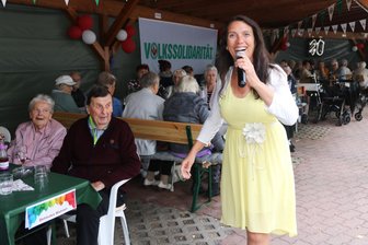 Evelyn Wetzel aus Penig sorgt für musikalisches Erlebnis in Flöha - Evelyn Wetzel sorgte beim Sommerfest der Volkssolidarität in Flöha für gute Unterhaltung.