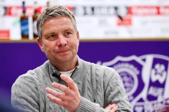 Ex-Bayern-Profi stellt sich beim FC Erzgebirge Aue vor: Michael Tarnat und die Suche nach einem Haus - Michael Tarnat wurde den Pressevertretern am Montagabend unmittelbar vor dem Testspiel gegen Union Berlin vorgestellt.