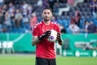 Ex-CFC-Keeper Philipp Pentke beim 1. FC Köln: "Viel besser, als nur durch den Wald zu rennen" - Philipp Pentke erlebte den 3:1-Sieg des 1. FC Köln nach Verlängerung am Montagabend im DFB-Pokal beim VfL Osnabrück als Ersatztorwart auf der Bank. Der 38-Jährige hat beim Bundesligisten einen Einjahresvertrag unterschrieben. 