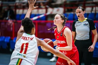 Ex-Chemcat-Spielerin verliert bei der WM unglücklich - Nicole Brochlitz (hier im Spiel gegen Mali) gehört bei der U-19-WM zu den Stützen im deutschen Team.