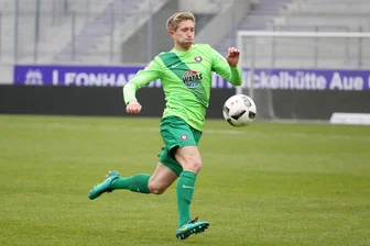Ex-Erzgebirge-Aue-Profi im Ski-Urlaub tödlich verunglückt - Sebastian Hertner im Trikot des FC Erzgebirge Aue.