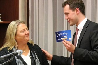 Ex-Grüne Hermenau: Ich komme jetzt mal zur CDU - Antje Hermenau gastierte beim politischen Aschermittwoch der Werdauer Christdemokraten und bekam vom CDU-Landtagsabgeordneten Jan Löffler prompt einen Mitgliedsantrag.