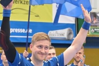 Ex-Kapitän setzt sich ans Mikrofon - Kehrt als Co-Kommentator in die Erzgebirgshalle zurück: Aues früherer Kapitän Eric Meinhardt moderiert das Heimspiel des EHV gegen den VfL Gummersbach bei Sportdeutschland TV mit.