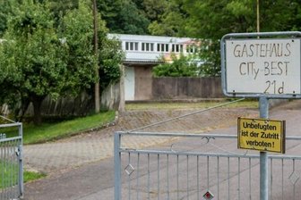 Ex-Kinderheim kommt unter den Hammer - Blick auf die Einfahrt zum ehemaligen Kinderheim in Zschöppichen. 