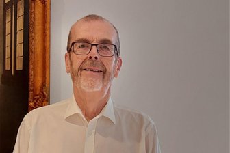 Ex-Minister aus Sachsen zu US-Wahlkampf: Womit Kamala Harris noch bessere Chancen gegen Donald Trump hätte - War Wirtschaftsminister und Ausländerbeauftragter in Sachsen: der inzwischen 79 Jahre alte Deutsch-Amerikaner Martin Gillo.