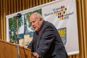 Ex-Ministerpräsident Milbradt reflektiert im Erzgebirge über die Deutsche Wiedervereinigung - Georg Milbradt sprach darüber, was er mit der Deutschen Einheit verbindet.