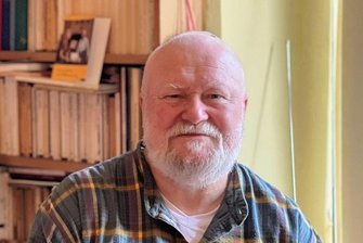 Ex-OB von Bautzen: Wie ein Altrocker zu Amt und Würde kommt - Zwei Leidenschaften von Christian Schramm: Musik und Lesen. Geboren wurde er vor 70 Jahren in Burgstädt.