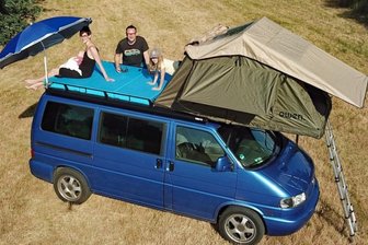 Ex-Reichenbacher auf Entdeckertour mit Bulli und Dachzelt - Mitten in der Natur im Dachzelt übernachten, das ist für Thomas Kropff, Partnerin Theodora und die Töchter Yara und Layla Freiheit und Abenteuer.